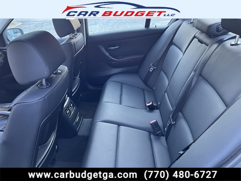 2009 BMW 3-Series 328i — photo 12 of 25